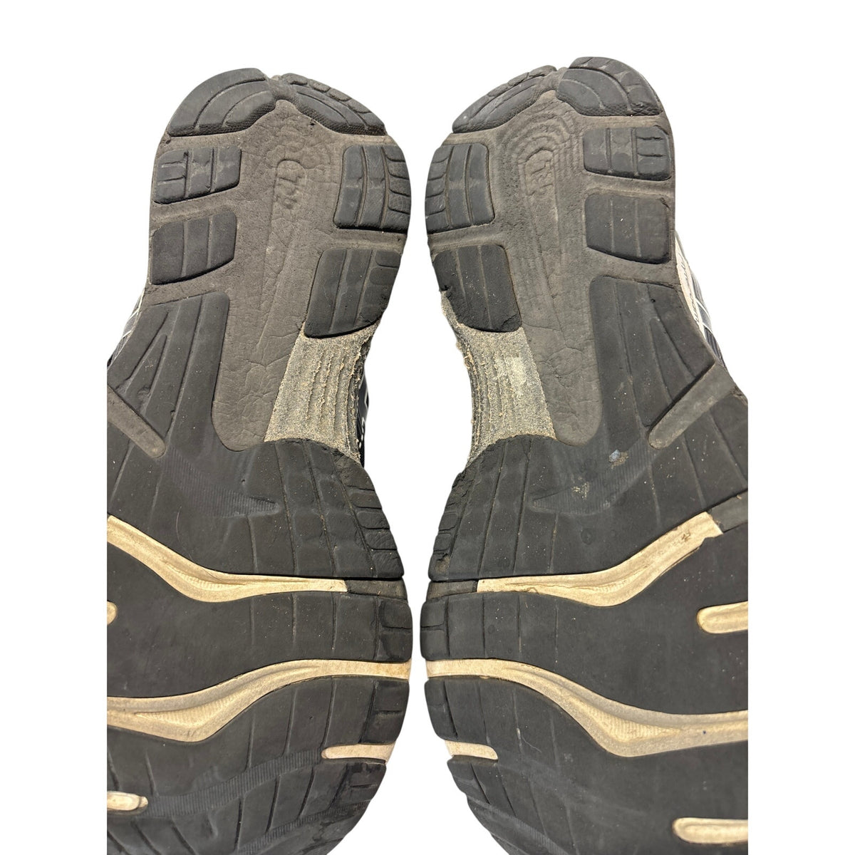 ASICS GEL-Nimbus 21 men’s running shoes in black with white and gray accents.